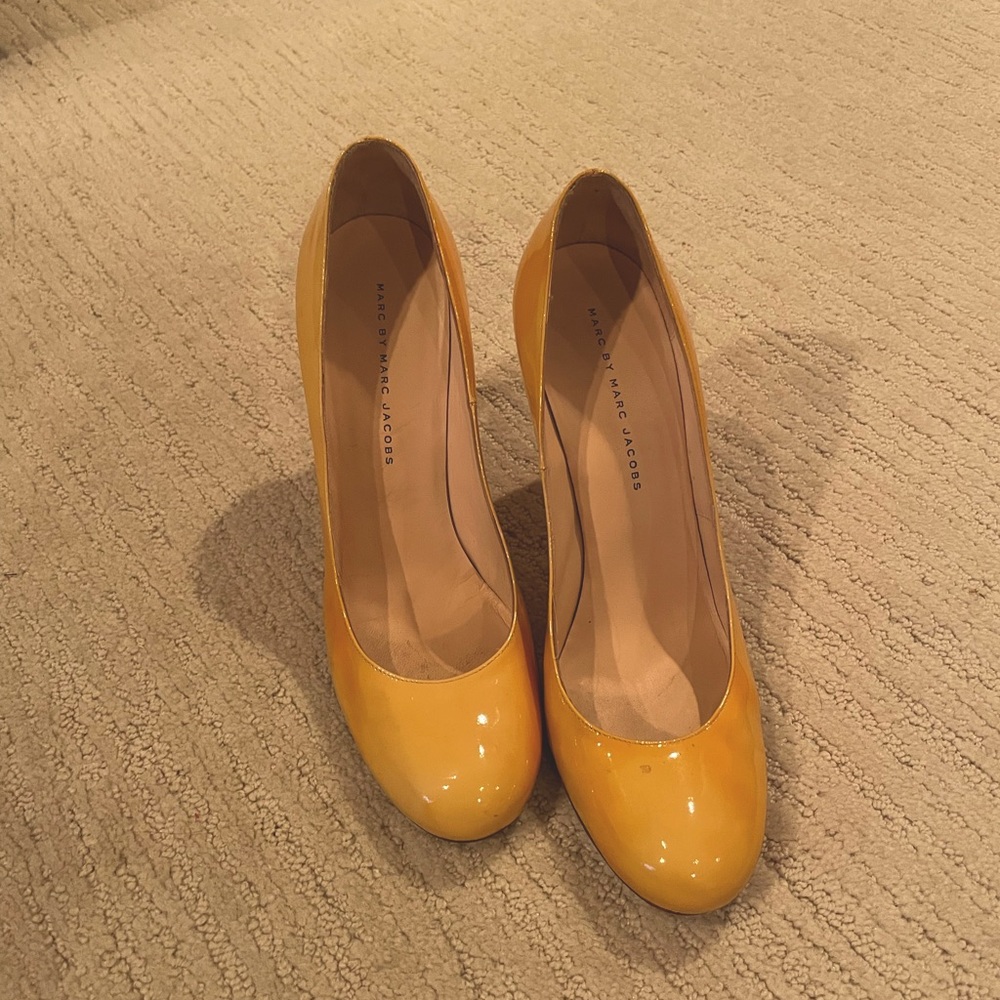 Marc by Marc Jacob round toe heels
